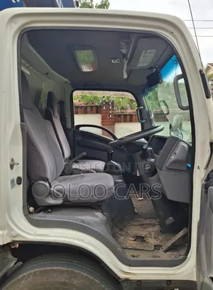Isuzu ELF Truck 2013 Blue