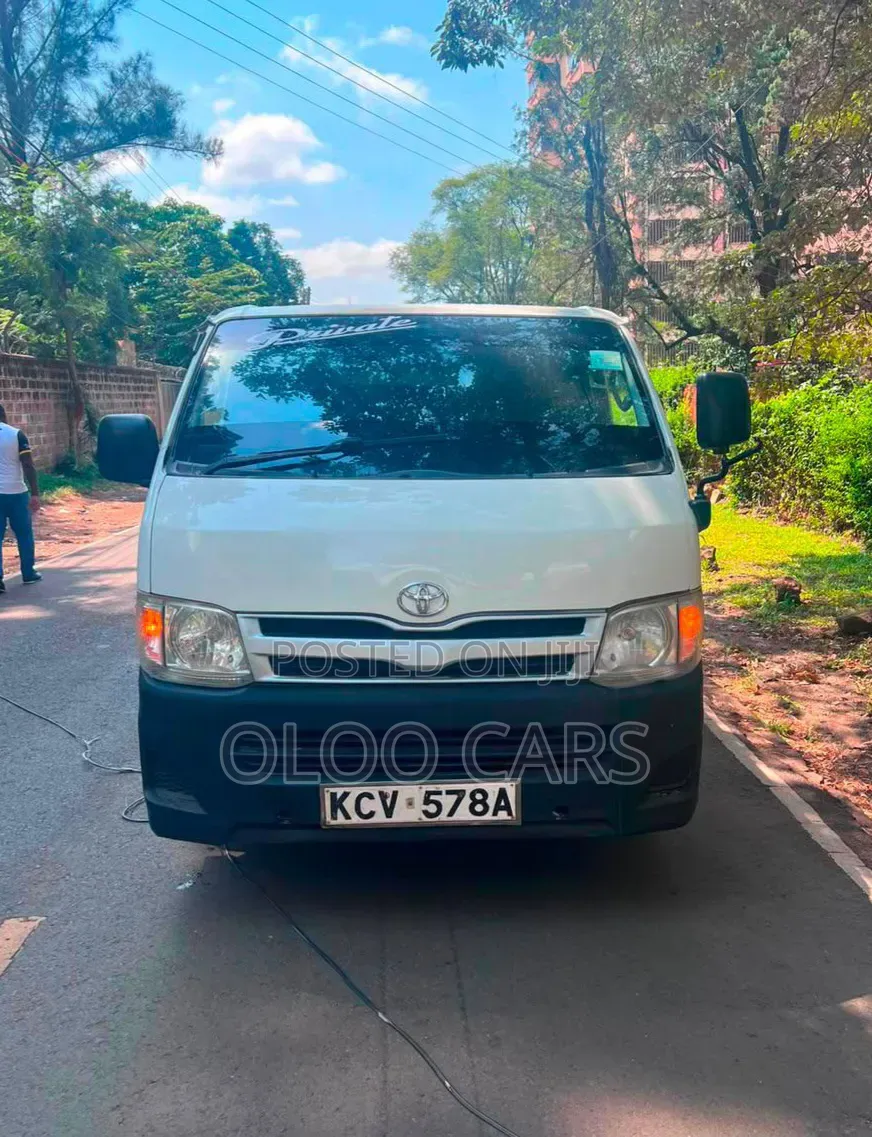 Toyota HiAce 2013 White