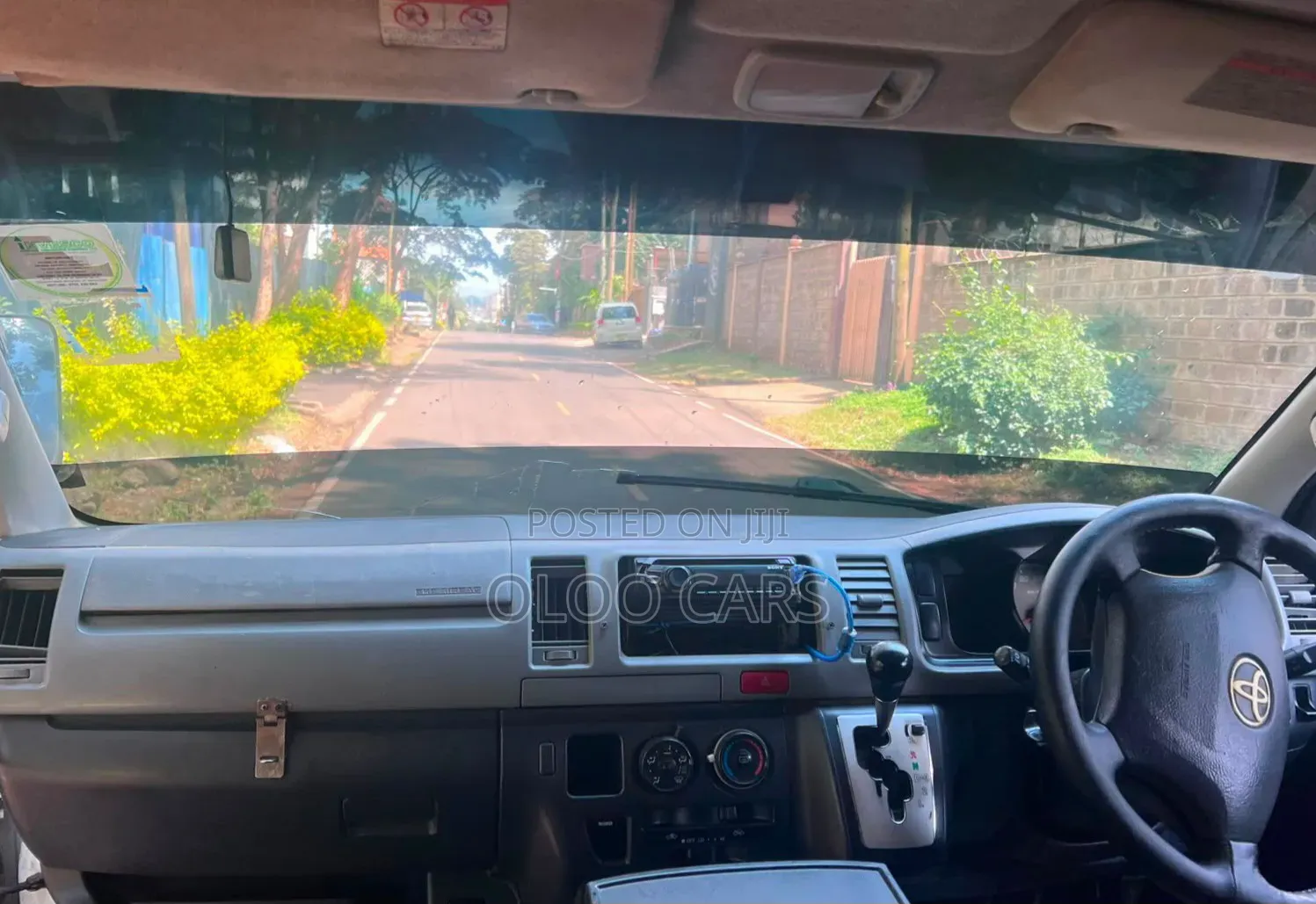 Toyota HiAce 2013 White