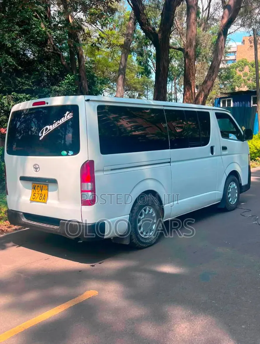 Toyota HiAce 2013 White