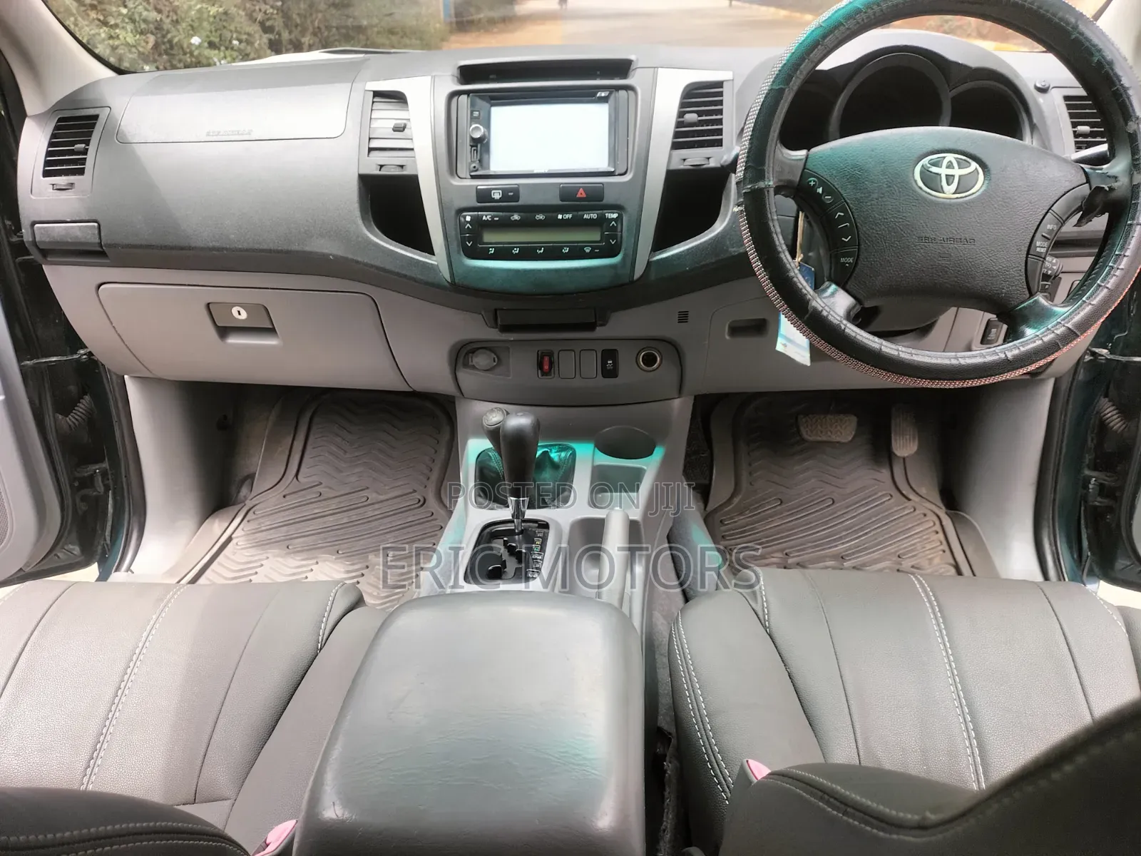Toyota Hilux 2010 Green