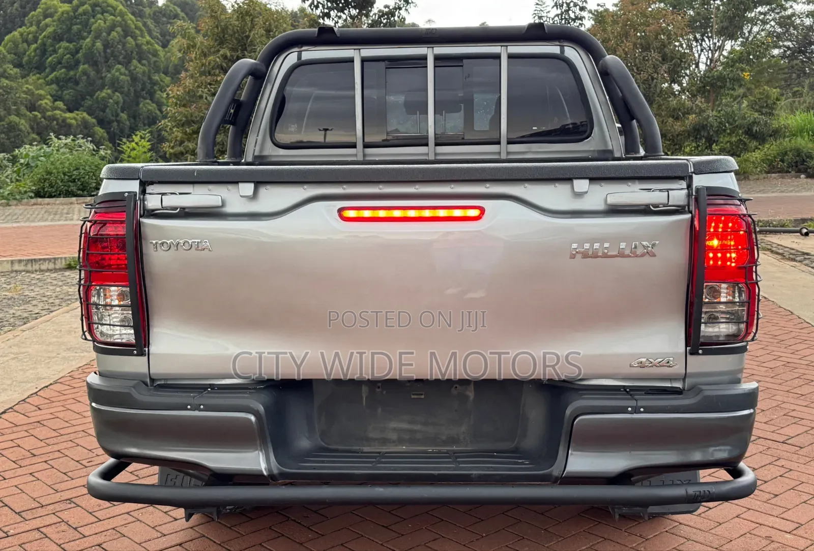Toyota Hilux 2020 Silver
