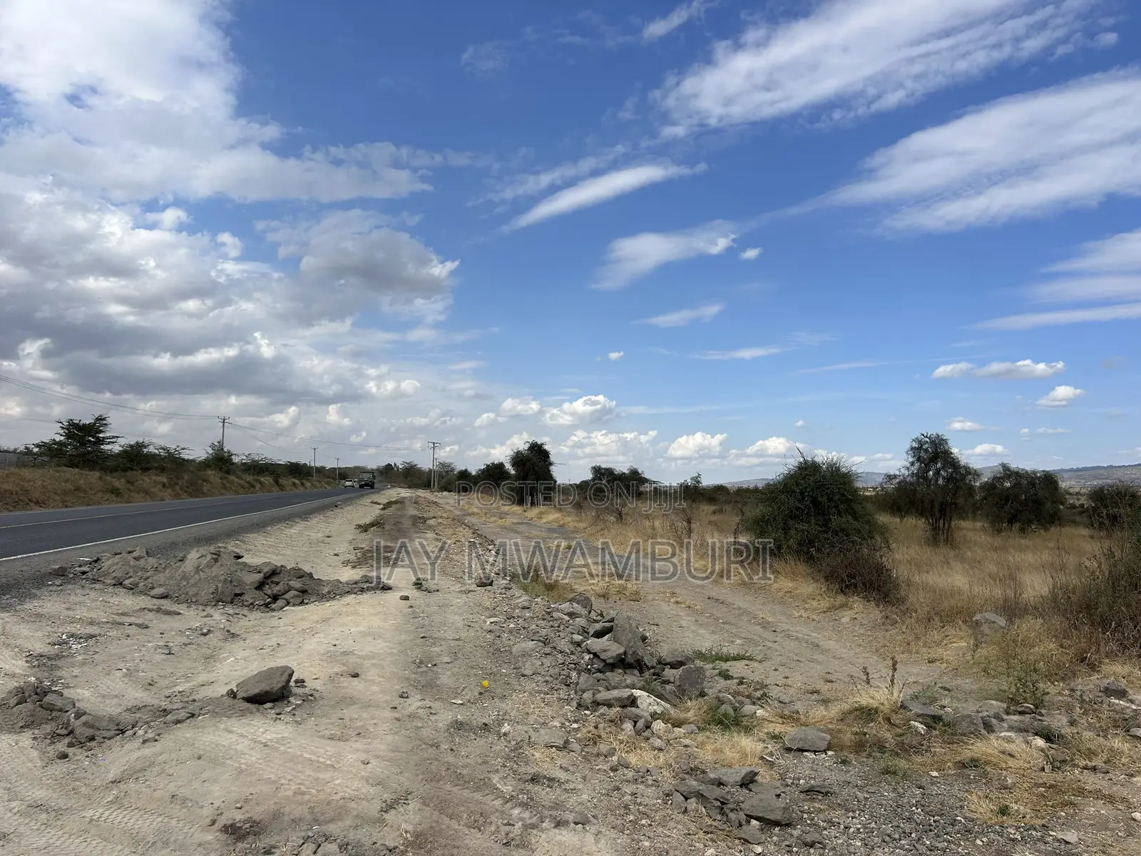 20 Acre on Tarmac Lukenya