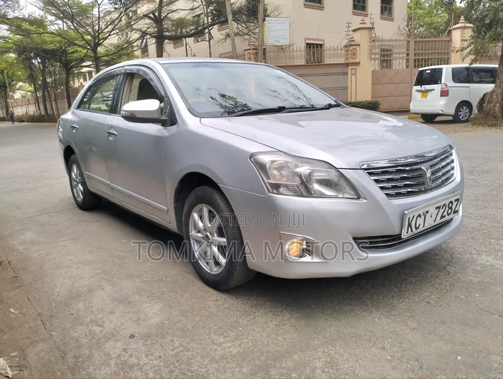Toyota Premio 2013 Silver
