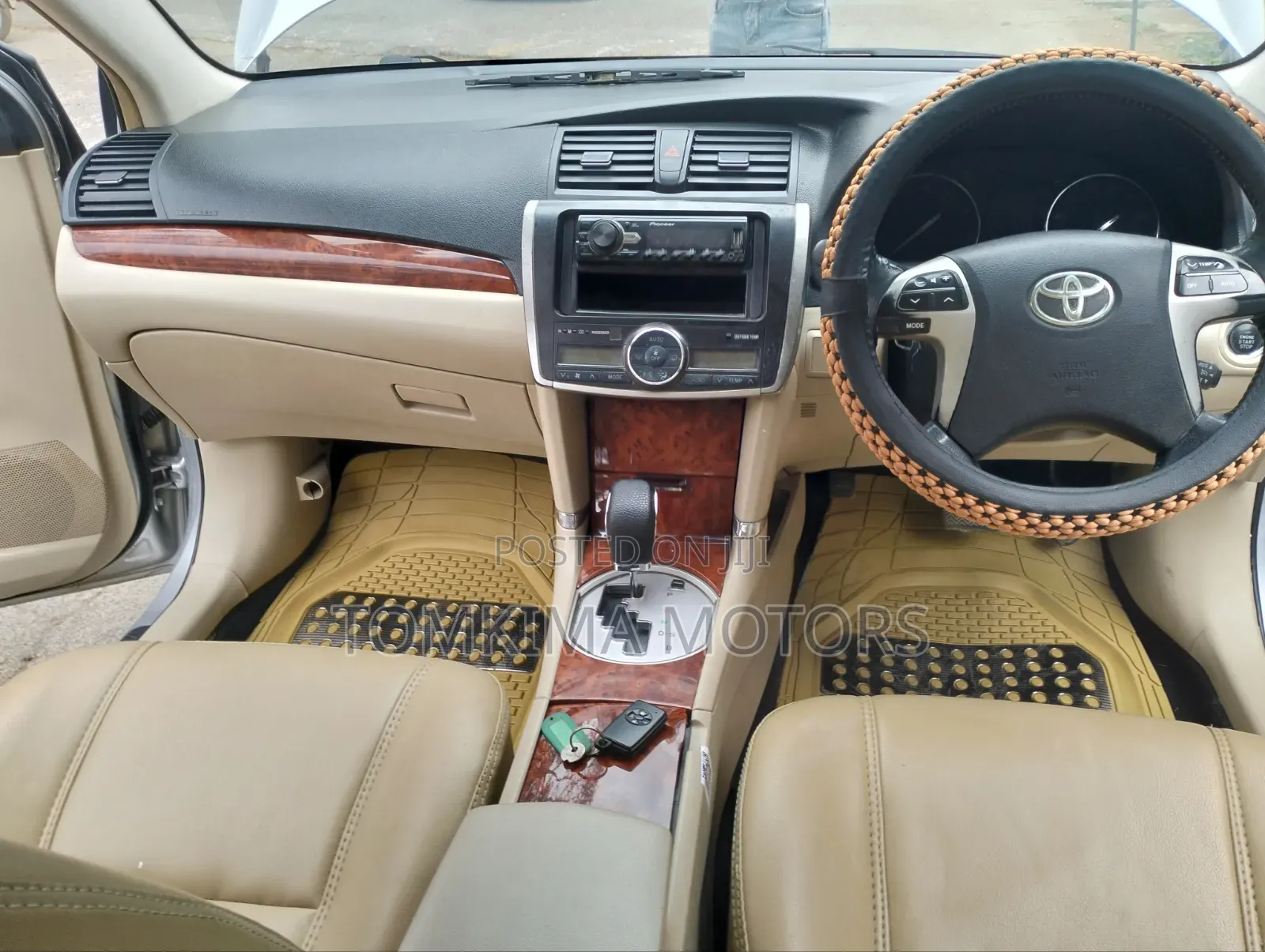 Toyota Premio 2013 Silver
