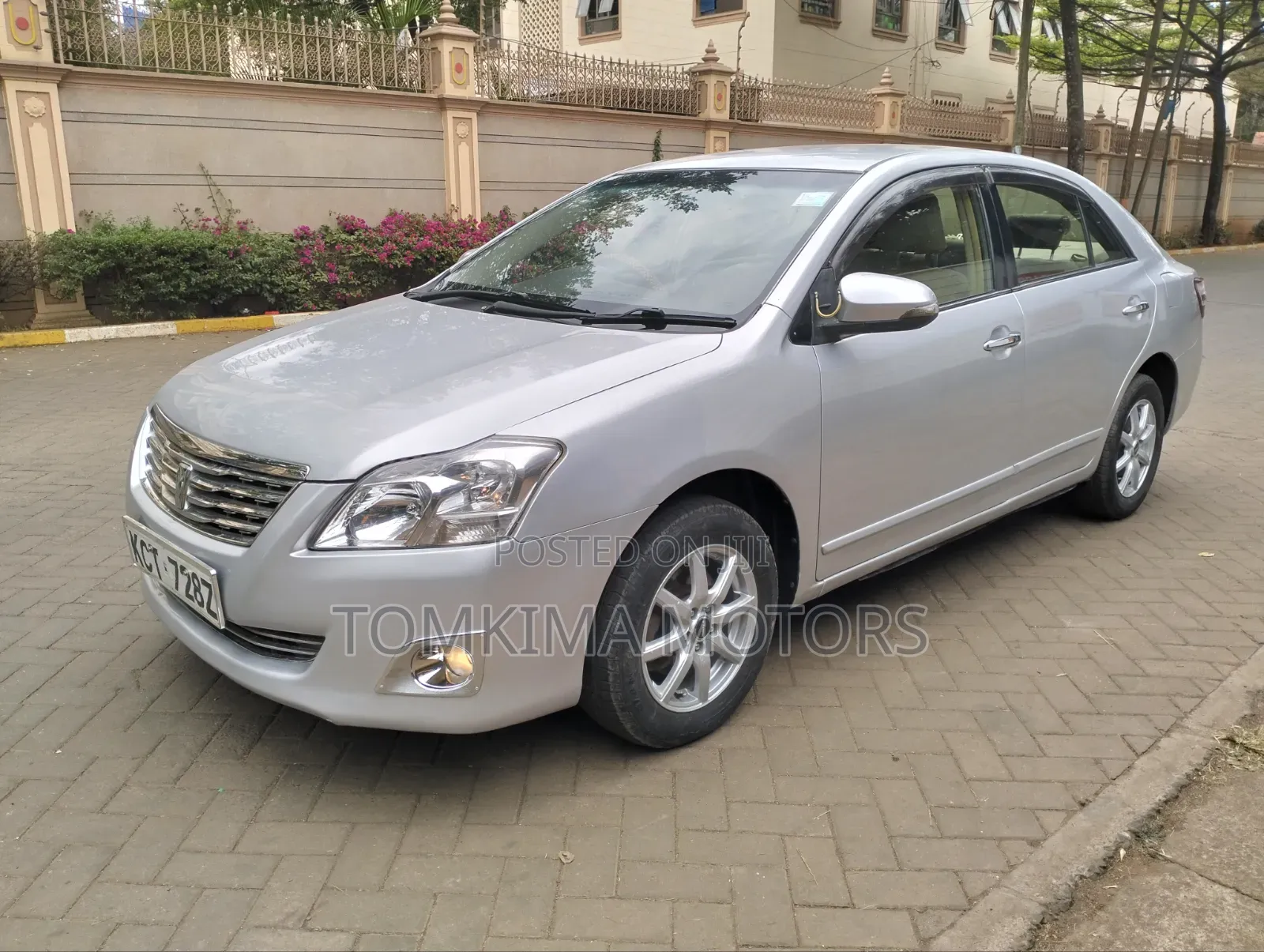 Toyota Premio 2013 Silver