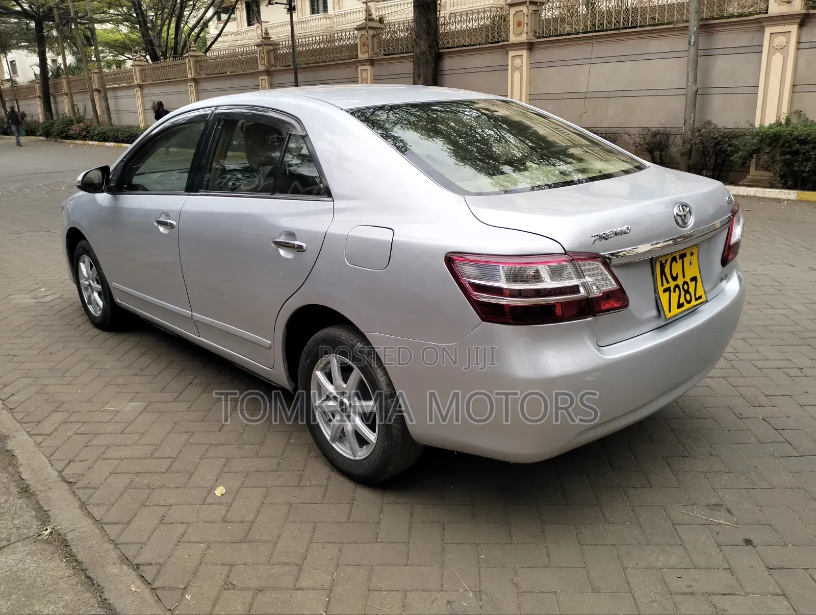 Toyota Premio 2013 Silver