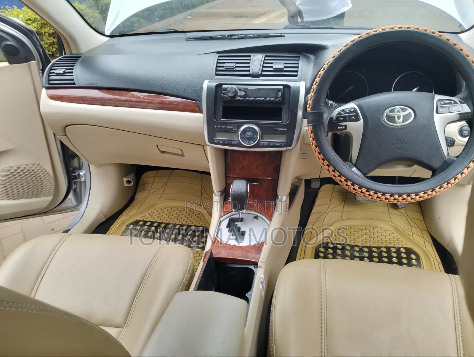 Toyota Premio 2013 Silver