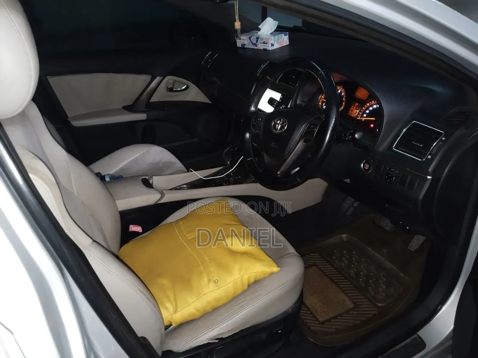 Toyota Avensis 2014 Silver