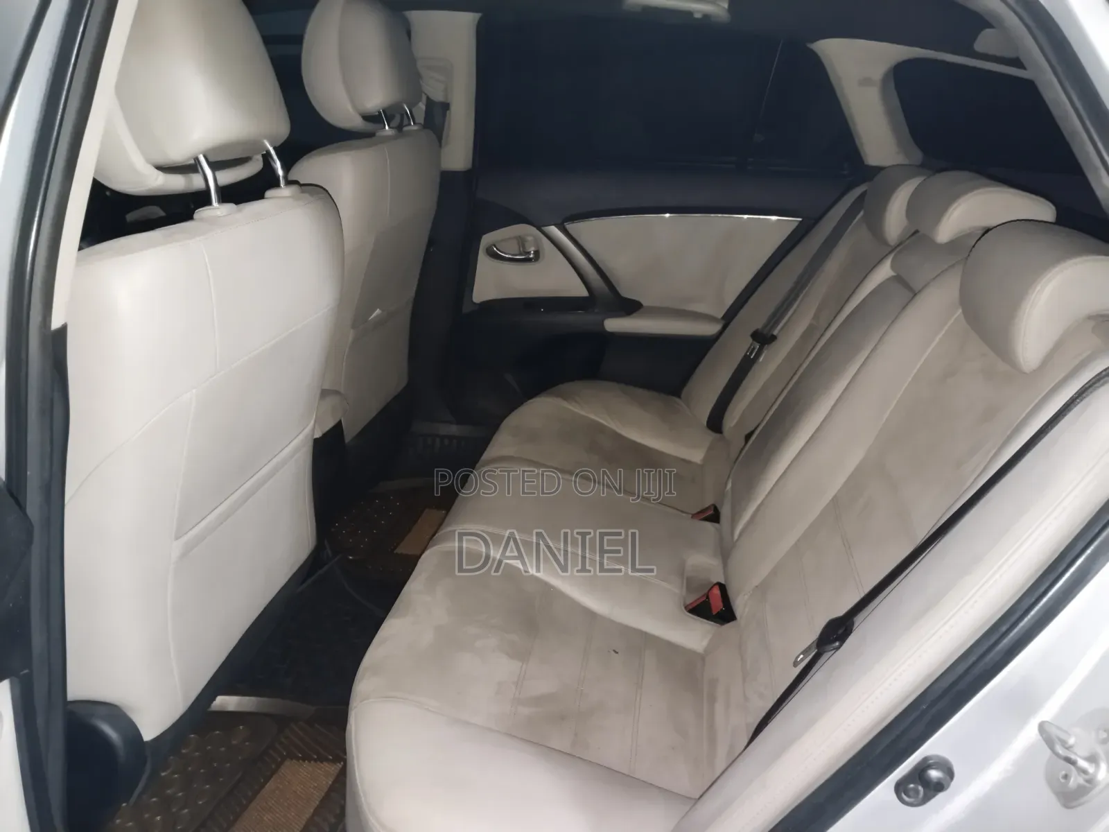 Toyota Avensis 2014 Silver