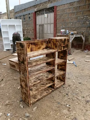 Pallet Shoe Rack With Partitions