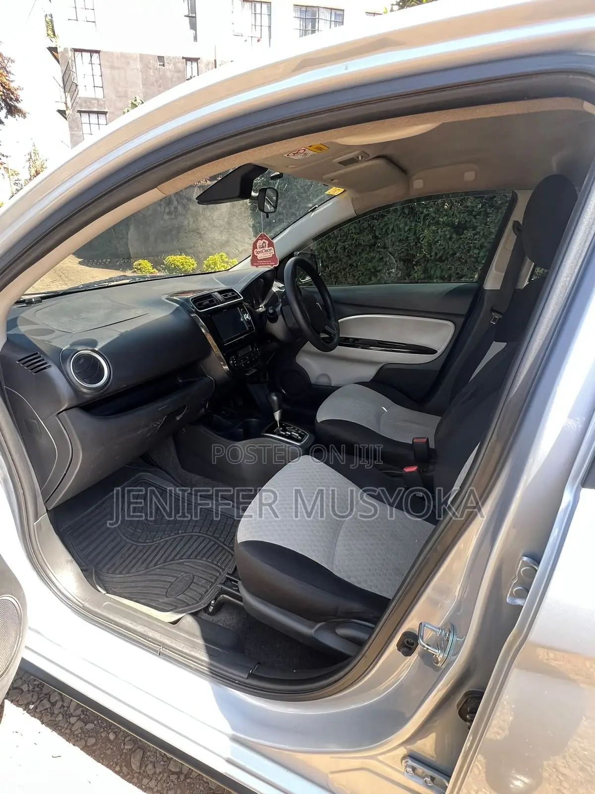Mitsubishi Mirage ES 2017 Silver