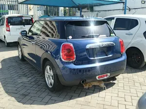 Mini Cooper 2019 Blue