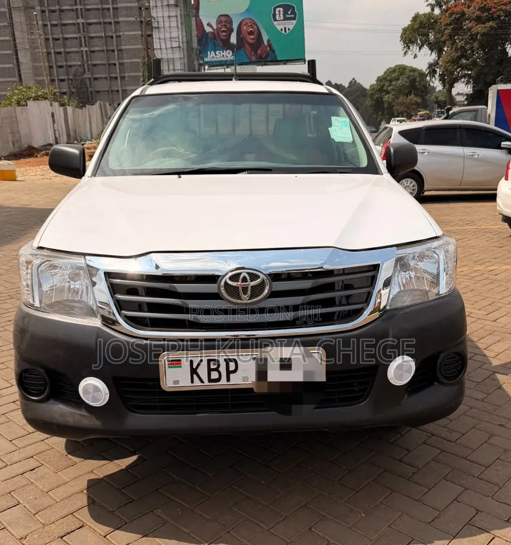 Toyota Hilux 2006 White