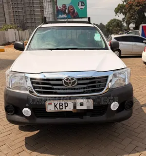 Toyota Hilux 2006 White