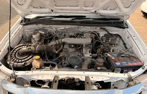 Toyota Hilux 2006 White