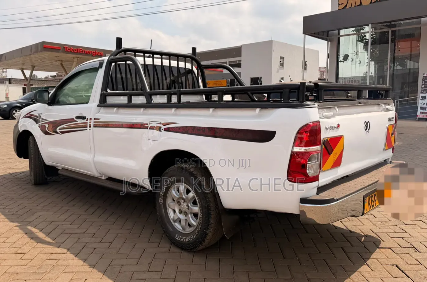 Toyota Hilux 2006 White
