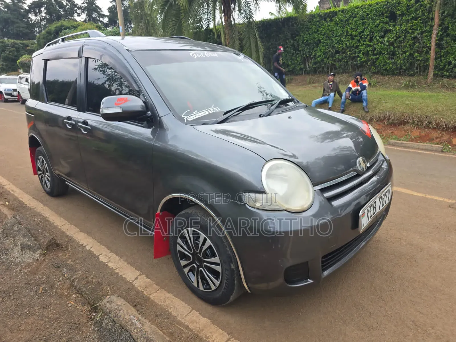 Toyota Sienta 1.5 FWD 2009 Gray