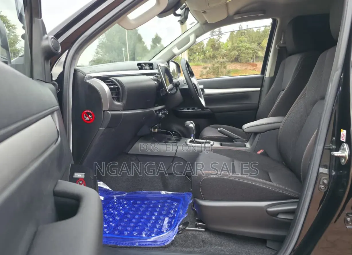 Toyota Hilux 2019 Black