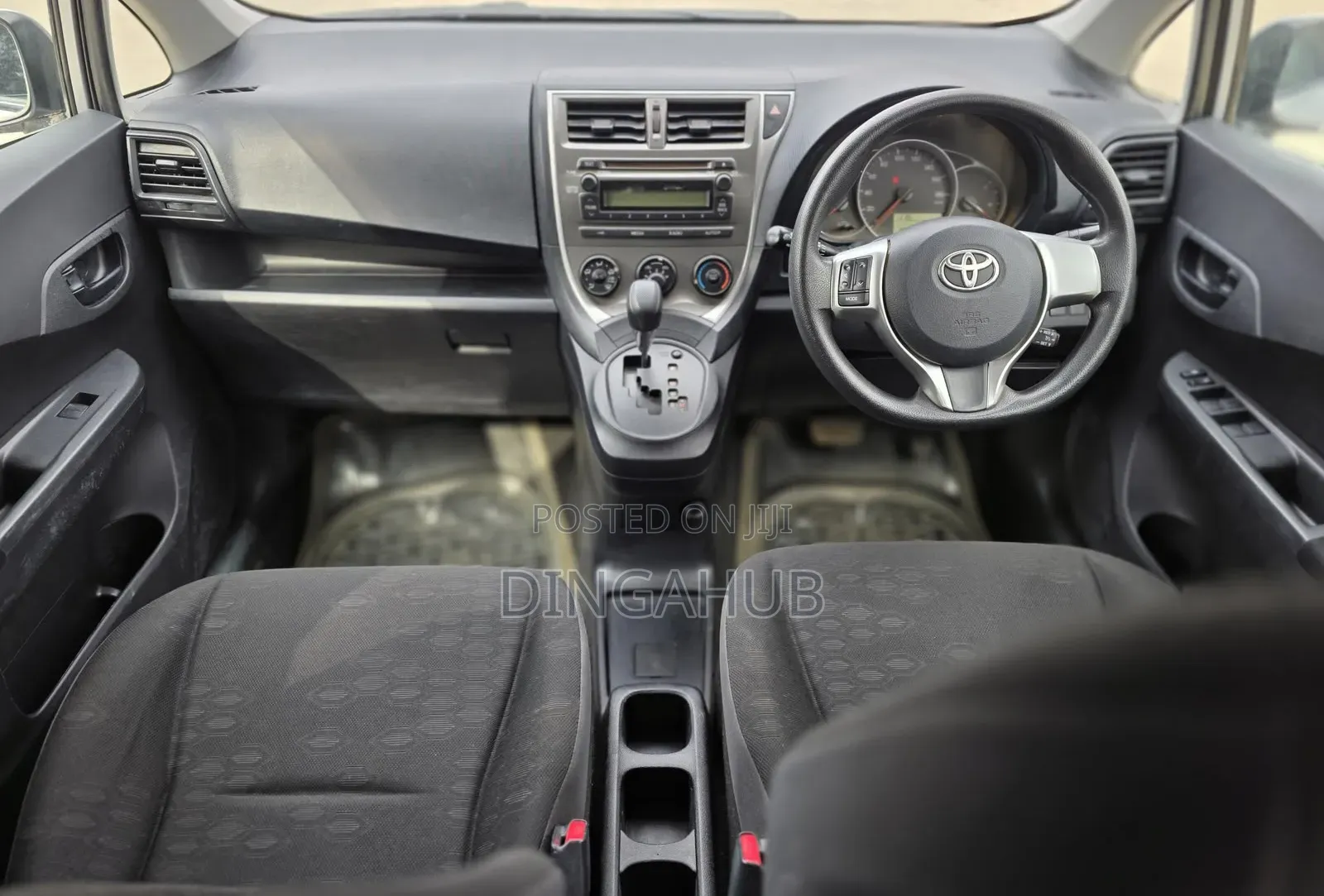 Toyota Ractis 1.5 FWD 2013 Silver