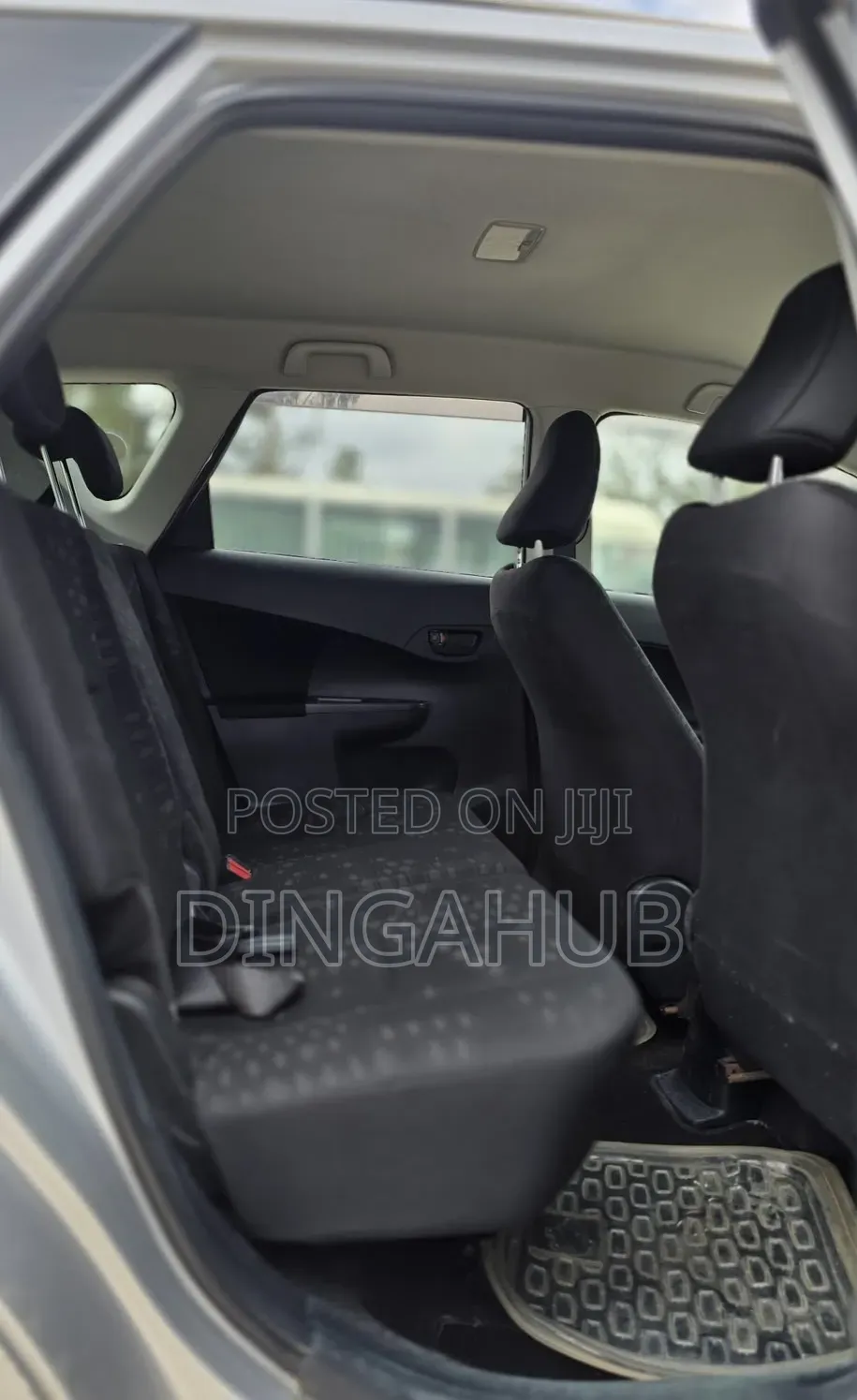 Toyota Ractis 1.5 FWD 2013 Silver