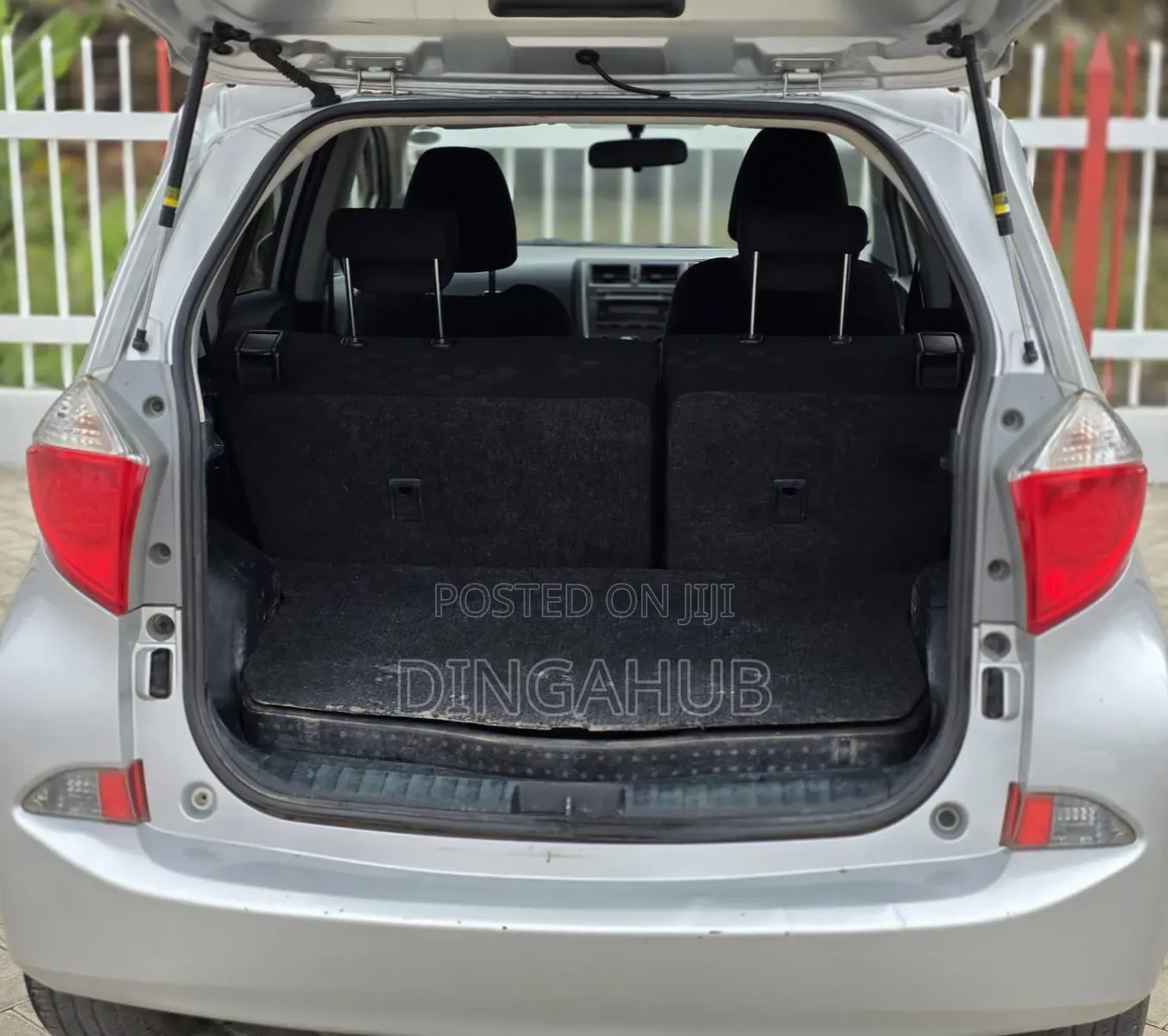 Toyota Ractis 1.5 FWD 2013 Silver