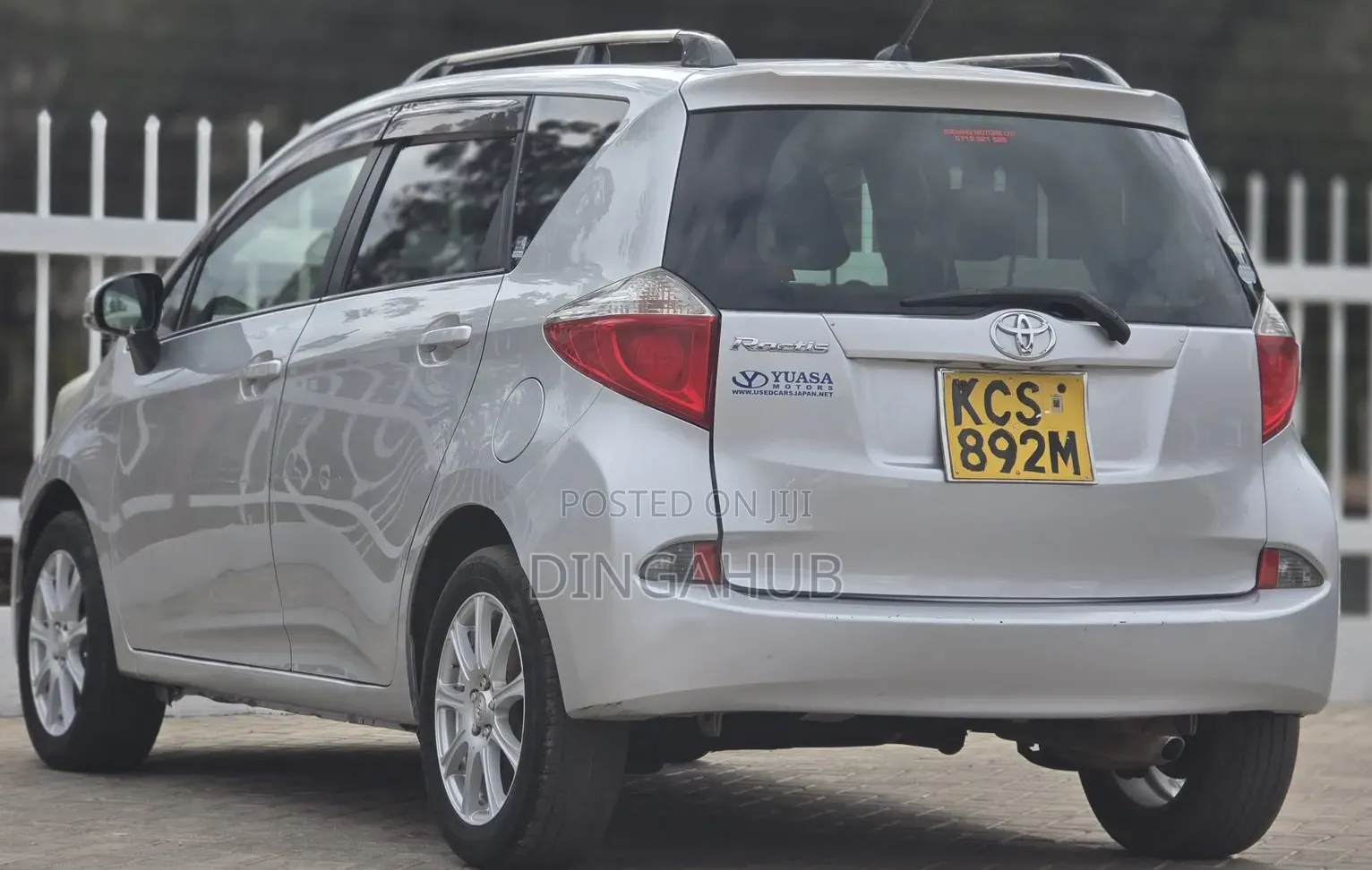Toyota Ractis 1.5 FWD 2013 Silver