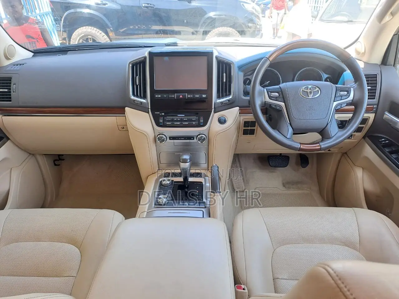 Toyota Land Cruiser 4.6 V8 AX G Selection 2017 White
