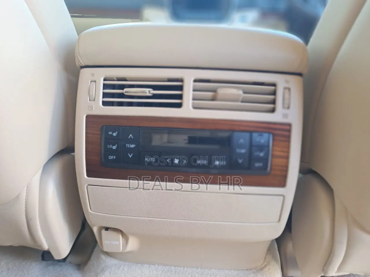 Toyota Land Cruiser 4.6 V8 AX G Selection 2017 White