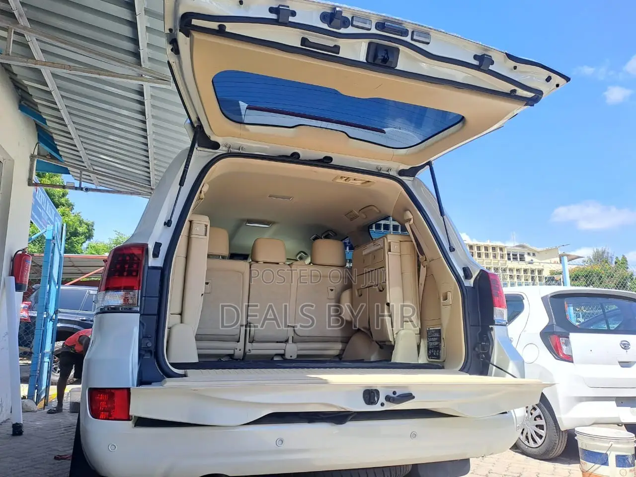 Toyota Land Cruiser 4.6 V8 AX G Selection 2017 White
