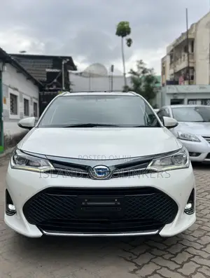 Toyota Corolla Fielder 1.5 Hybrid FWD 2019 White