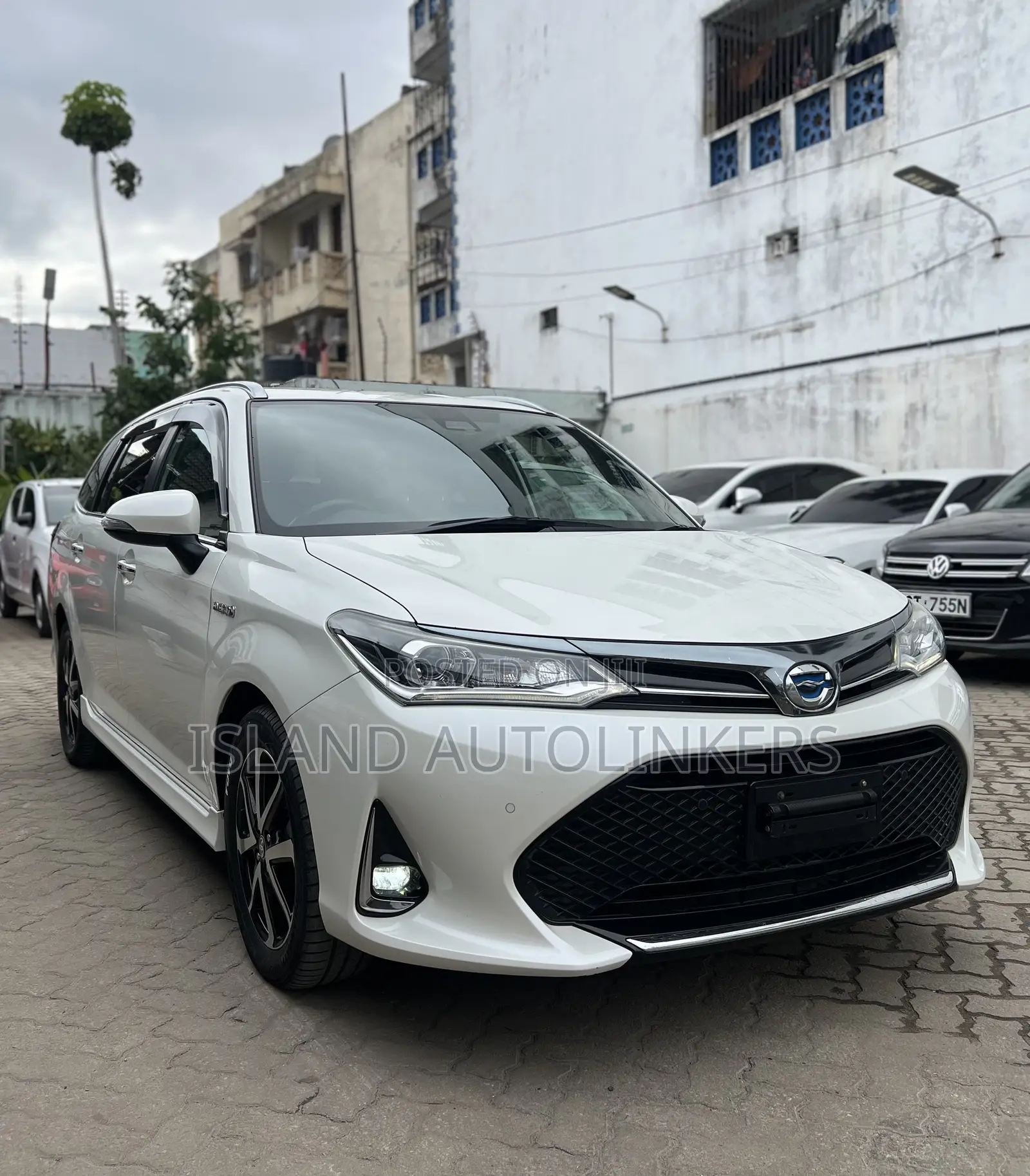 Toyota Corolla Fielder 1.5 Hybrid FWD 2019 White