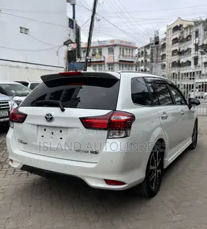 Toyota Corolla Fielder 1.5 Hybrid FWD 2019 White