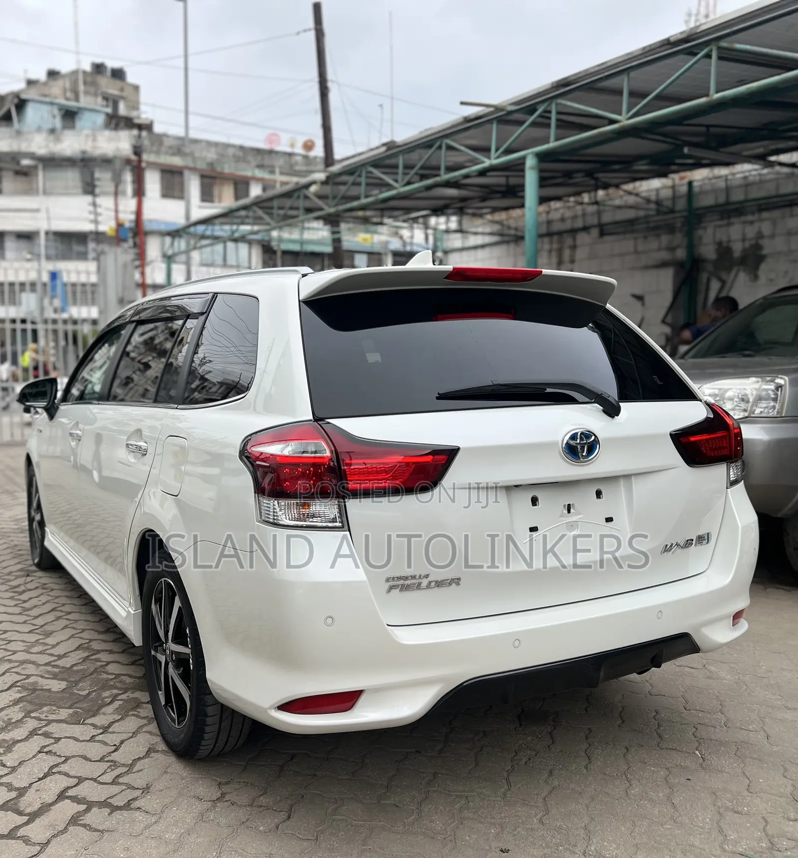 Toyota Corolla Fielder 1.5 Hybrid FWD 2019 White
