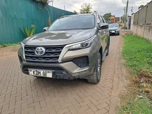 Toyota Fortuner 2023 Beige