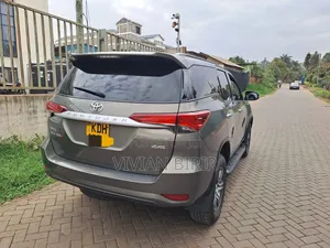 Toyota Fortuner 2023 Beige