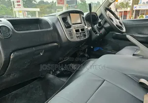 Nissan Caravan (Urvan) 2012 Yellow
