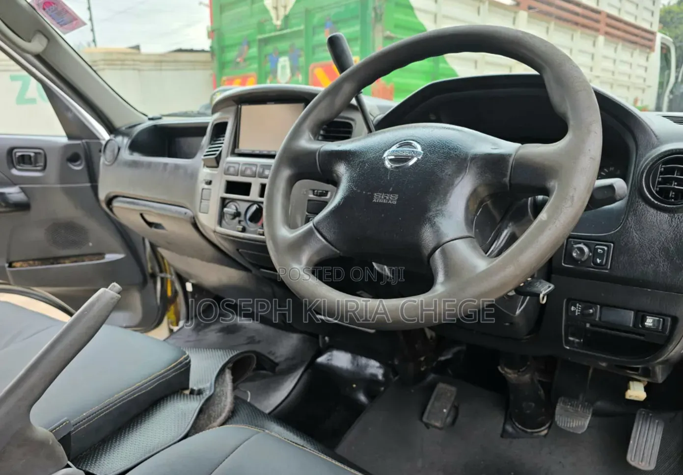 Nissan Caravan (Urvan) 2012 Yellow