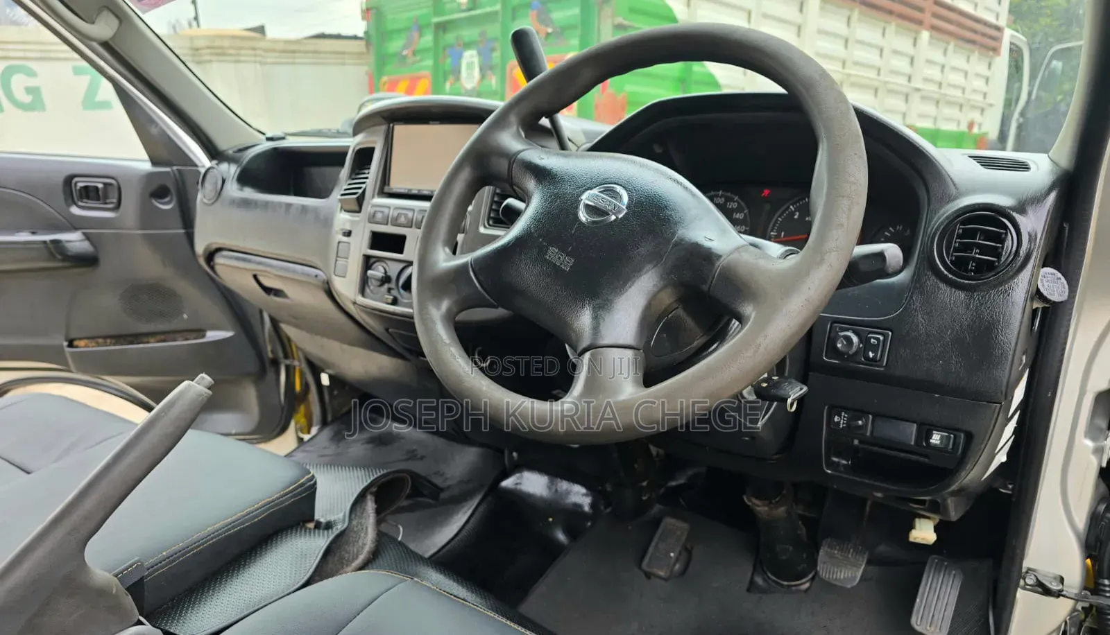 Nissan Caravan (Urvan) 2012 Yellow