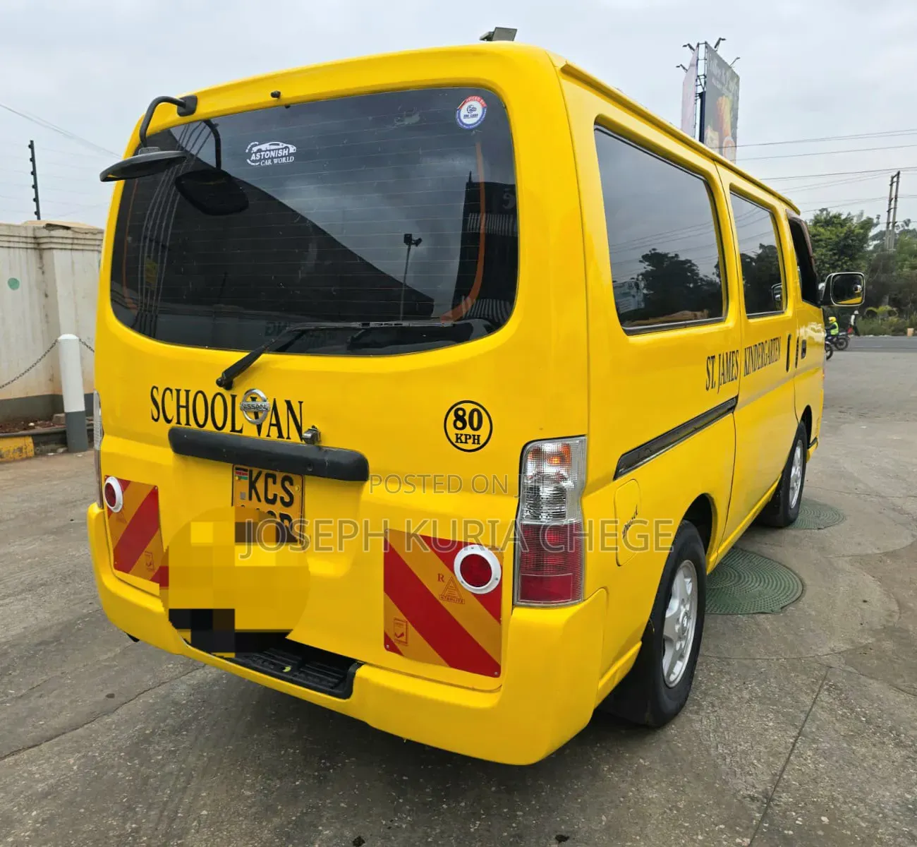 Nissan Caravan (Urvan) 2012 Yellow
