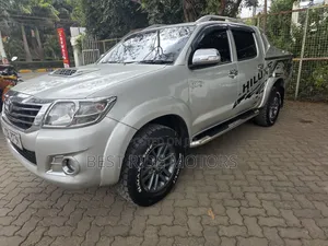 Toyota Hilux 3.0 D-4D 4x4 2014 Silver
