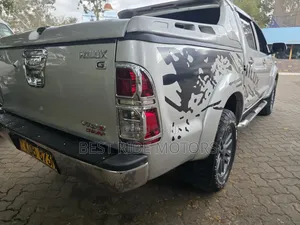 Toyota Hilux 3.0 D-4D 4x4 2014 Silver