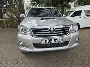 Toyota Hilux 3.0 D-4D 4x4 2014 Silver