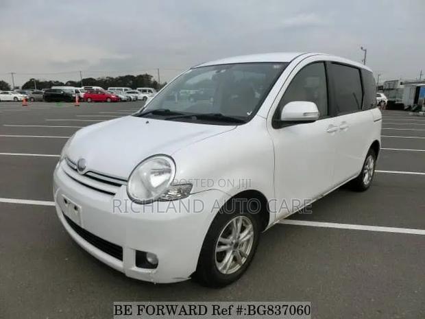 Bonnet Toyota Sienta Ncp85g 2011 - main view
