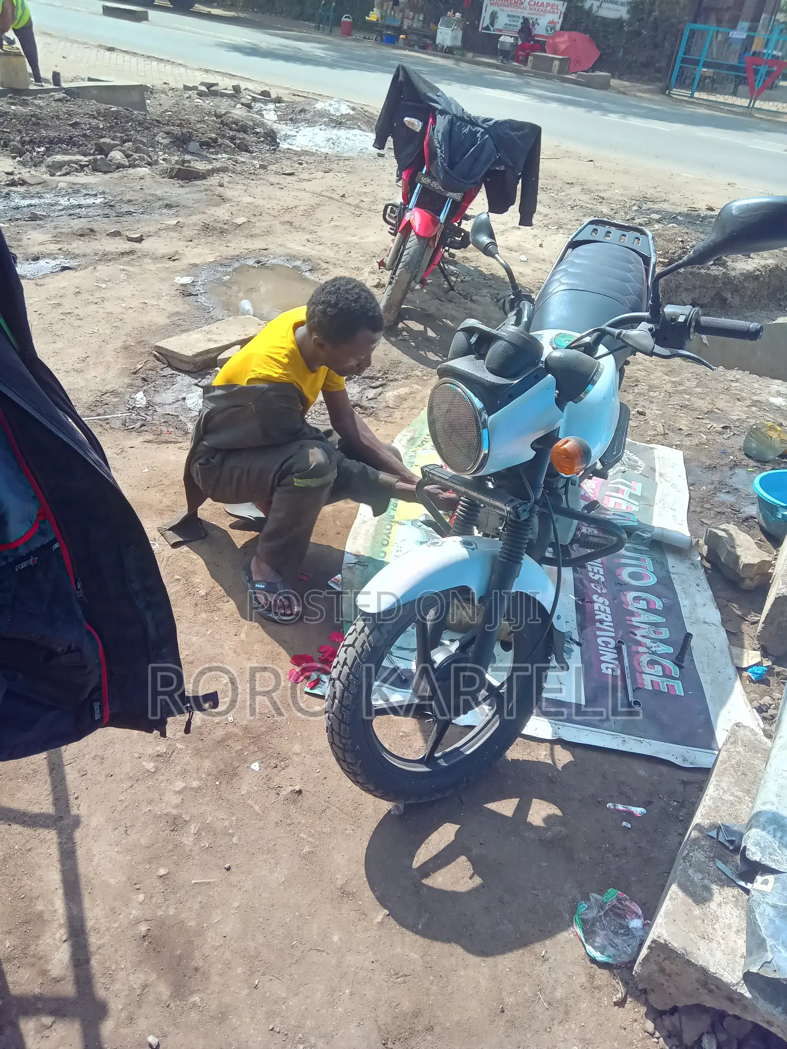 Bajaj Boxer 150 UG 2021 White