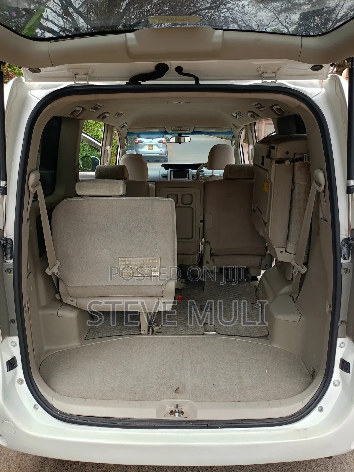 Toyota Noah 2.0 143hp FWD (8 Seater) 2009 White