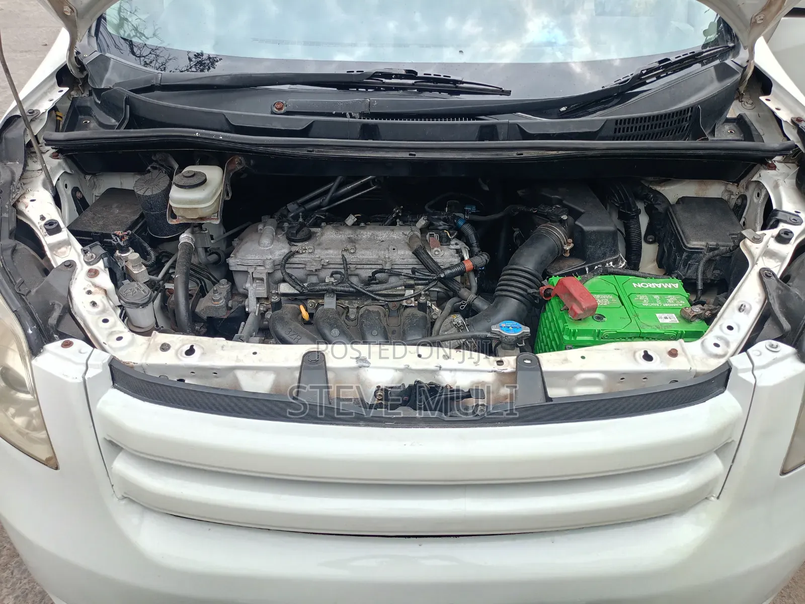 Toyota Noah 2.0 143hp FWD (8 Seater) 2009 White