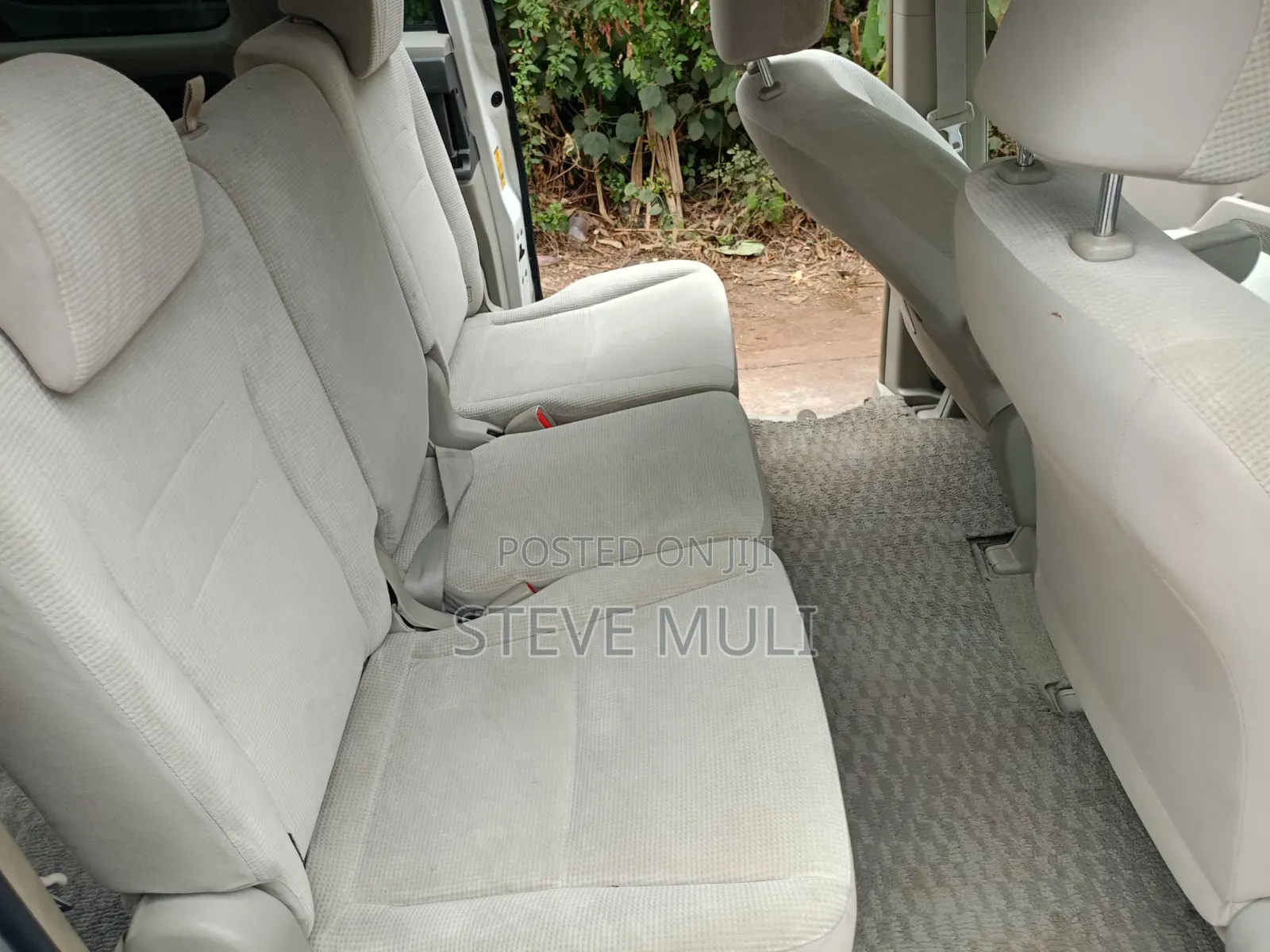 Toyota Noah 2.0 143hp FWD (8 Seater) 2009 White