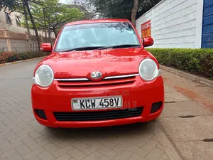 Toyota Sienta 1.5 FWD 2012 Red