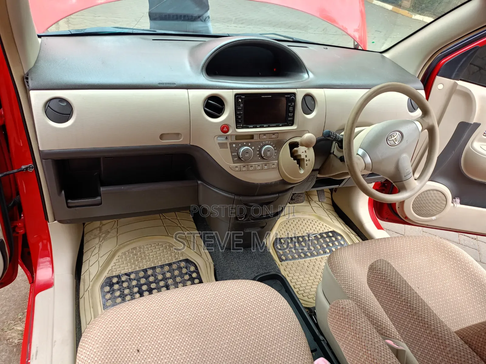 Toyota Sienta 1.5 FWD 2012 Red